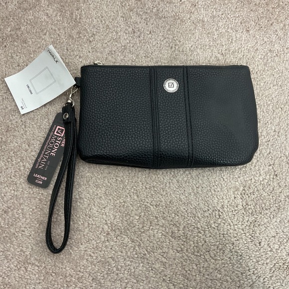 Stone Mountain iWalk Pebble Leather Wristlet Black Wallet - Picture 1 of 5